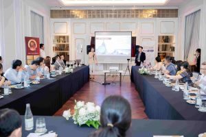 Seminar: Choosing between the U.S. and Europe for Family Immigration CanAm chia se tai su kien Interimm 300x200 e1713258485240