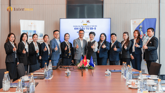 Quyền tùy nghi (Discretion) của USCIS là gì? Ảnh hưởng đến hồ sơ EB-5 Interimm-doi-ngu-cong-ty-tu-van-dinh-cu-eb5-uy-tin